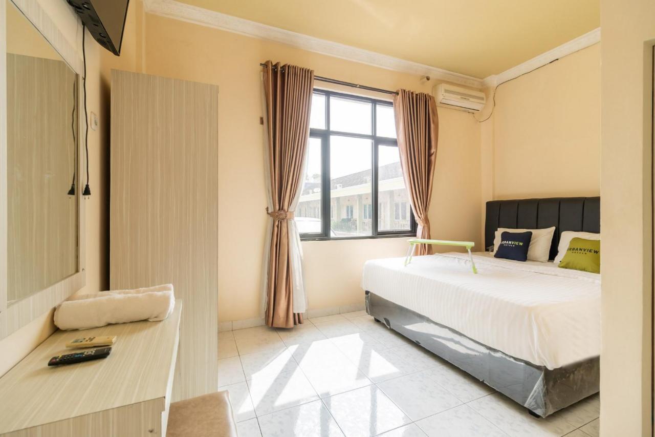 Urbanview Hotel Nugraha Palembang By Reddoorz Exterior foto