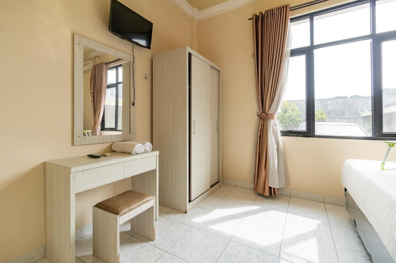 Urbanview Hotel Nugraha Palembang By Reddoorz Exterior foto